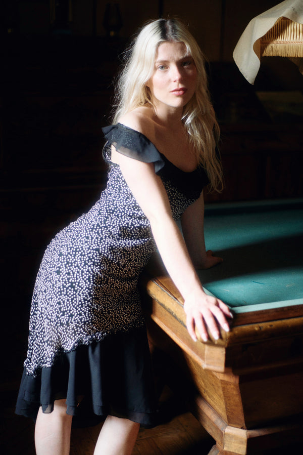Robe noires à volant